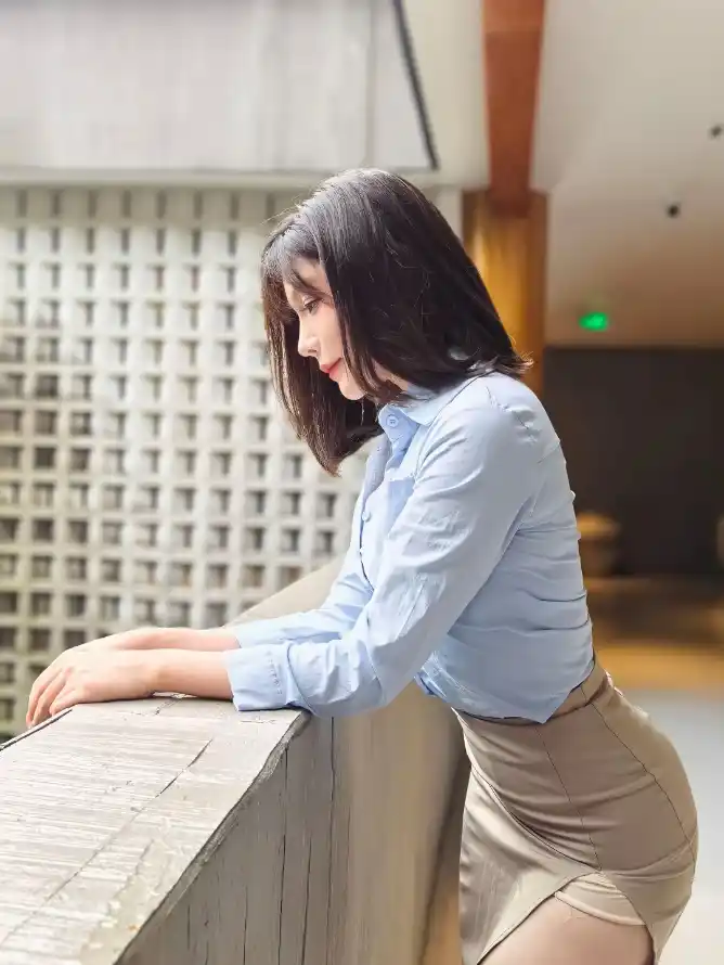 4k佛系壁纸 - 侧颜 - 制服 - 室内「哲风壁纸」