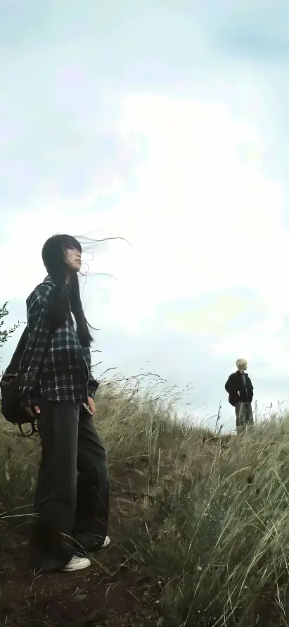 4k天空壁纸 - 少女 - 户外 - 旷野「哲风壁纸」