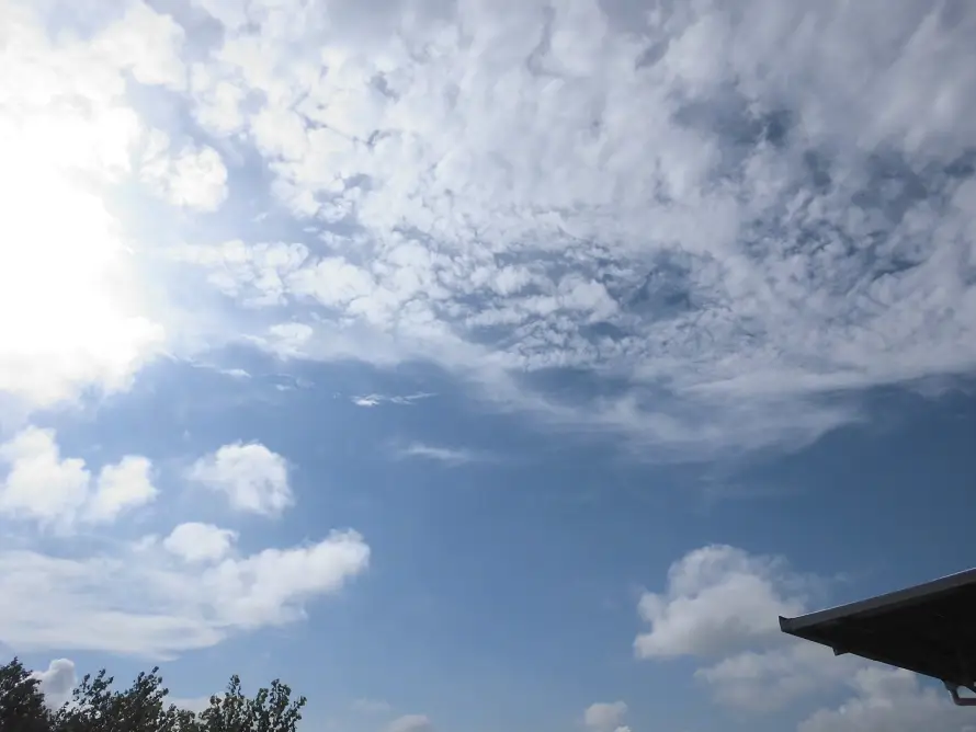 4k云朵壁纸 - 天空 - 屋檐 - 晴天「哲风壁纸」 4k云朵壁纸 - 天空 - 屋檐 - 晴天「哲风壁纸」