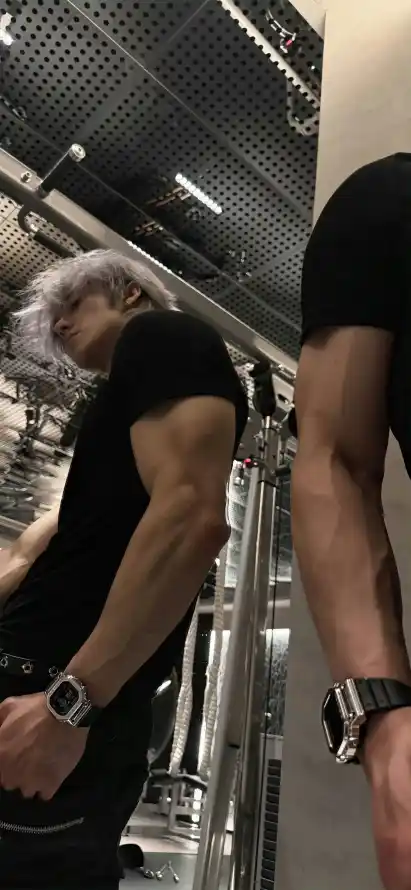 4k健身壁纸 - 型男 - 帅气 - 手臂「哲风壁纸」