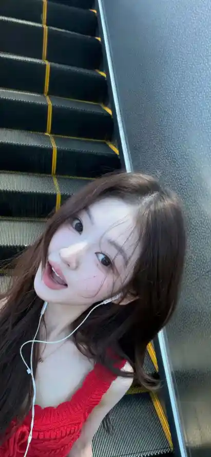 4k少女壁纸 - 甜美 - 电梯 - 红衣「哲风壁纸」