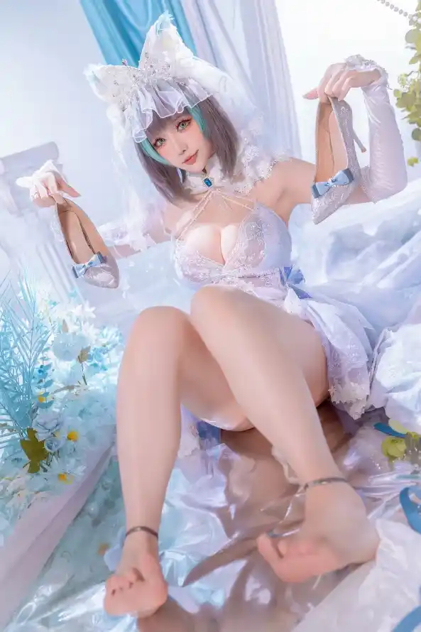 4k婚纱壁纸 - 柴郡 - 水面 - 猫耳「哲风壁纸」