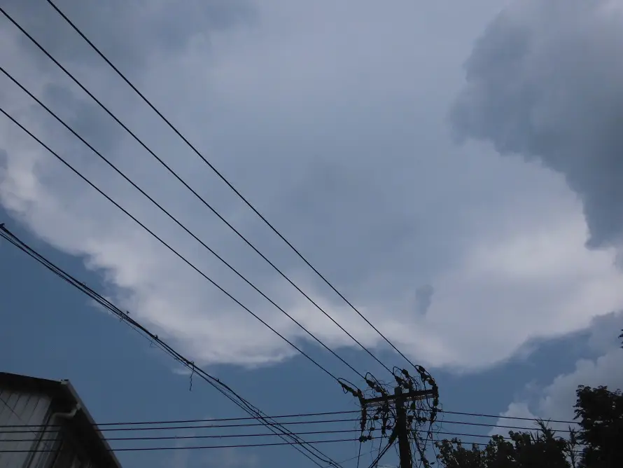 4k云朵壁纸 - 天空 - 屋檐 - 户外「哲风壁纸」
