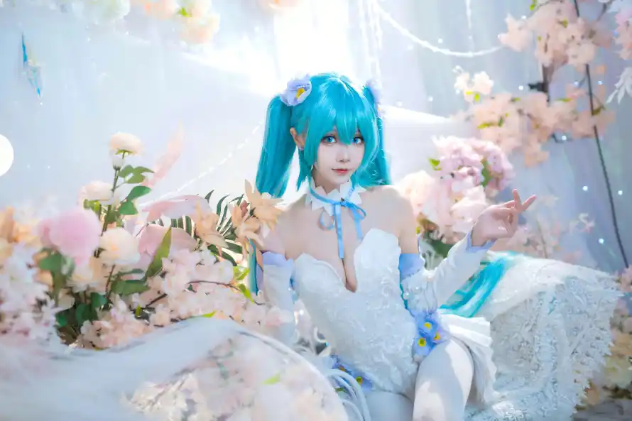 4k粉花壁纸 - 美女 - 花海 - 蓝发「哲风壁纸」