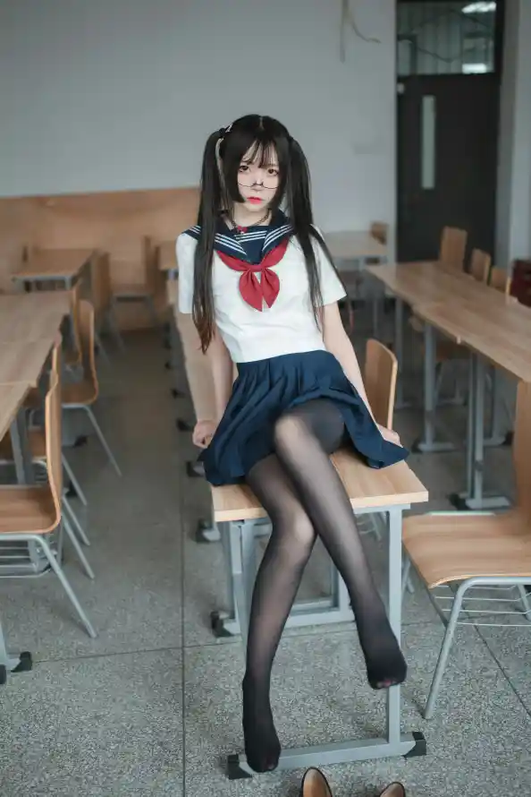 4kjk壁纸 - 少女 - 教室 - 日系「哲风壁纸」