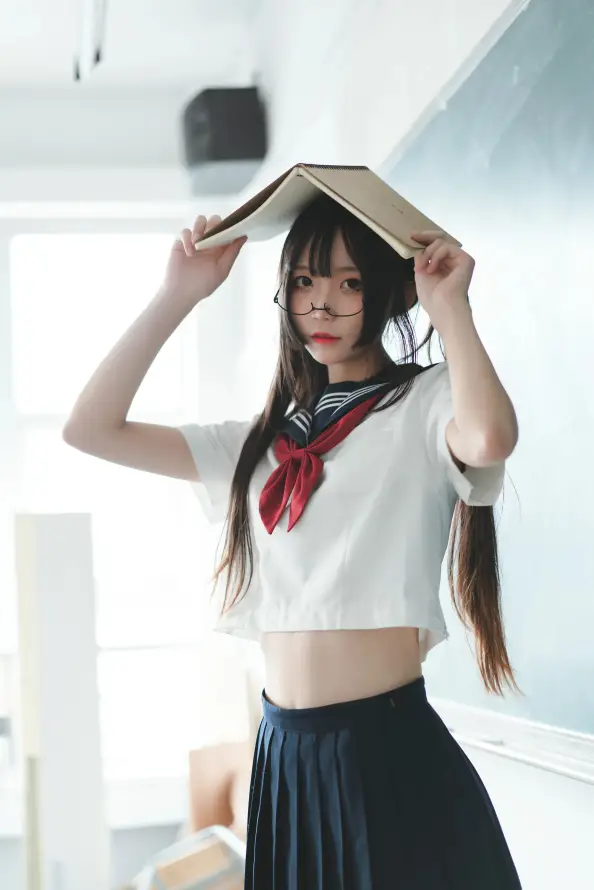 4k书本壁纸 - 学生 - 室内 - 少女「哲风壁纸」