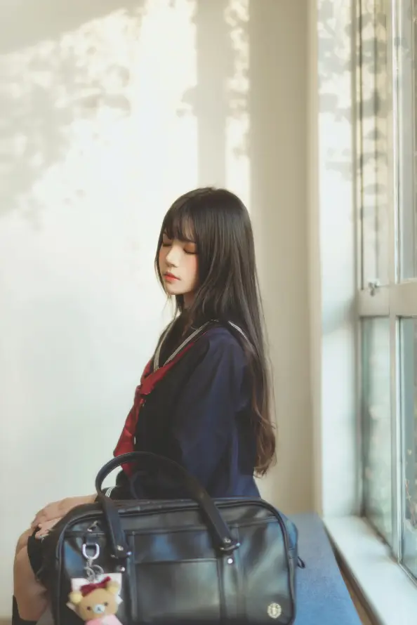 4kjk壁纸 - 书包 - 制服 - 室内「哲风壁纸」