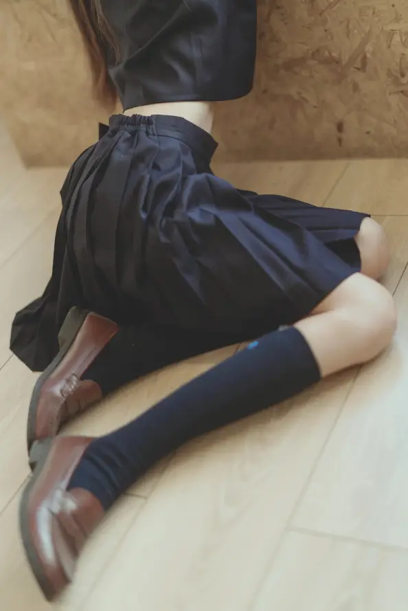 4kjk壁纸 - 制服 - 地板 - 室内「哲风壁纸」