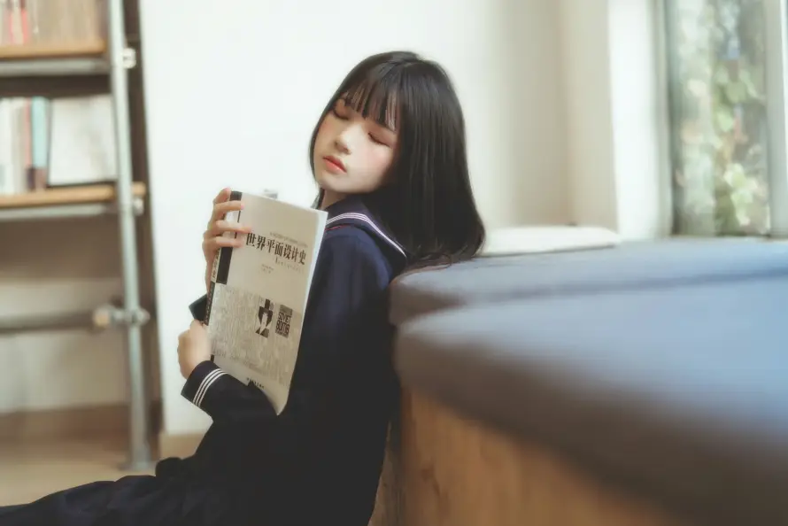 4kjk壁纸 - 书本 - 制服 - 学生「哲风壁纸」