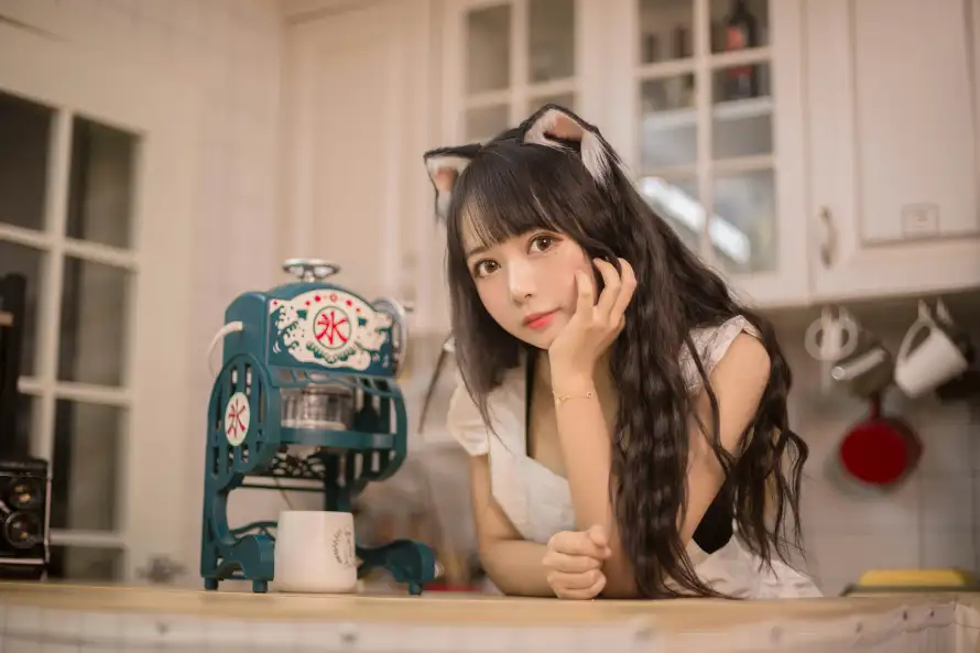 4k写真壁纸 - 卷发 - 厨房 - 女仆「哲风壁纸」