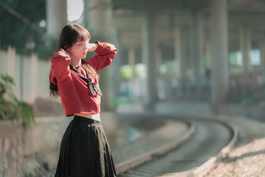 4k少女壁纸 - 户外 - 铁轨 - 长发「哲风壁纸」