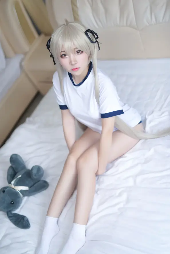 4k卧室壁纸 - 床 - 坐姿 - 少女「哲风壁纸」