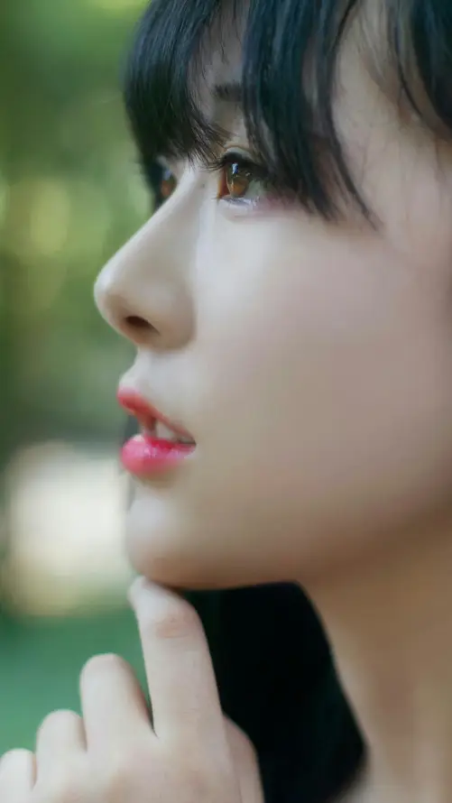 4k侧脸壁纸 - 少女 - 户外 - 托腮「哲风壁纸」