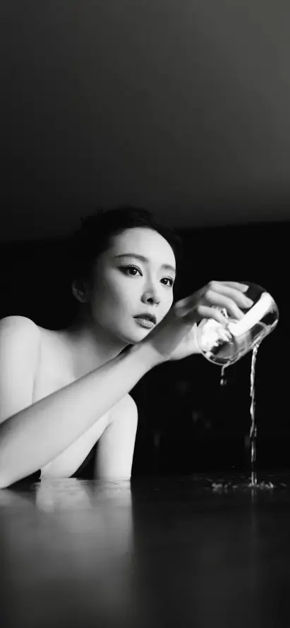 4k倒影壁纸 - 简约 - 倒水 - 氛围感「哲风壁纸」