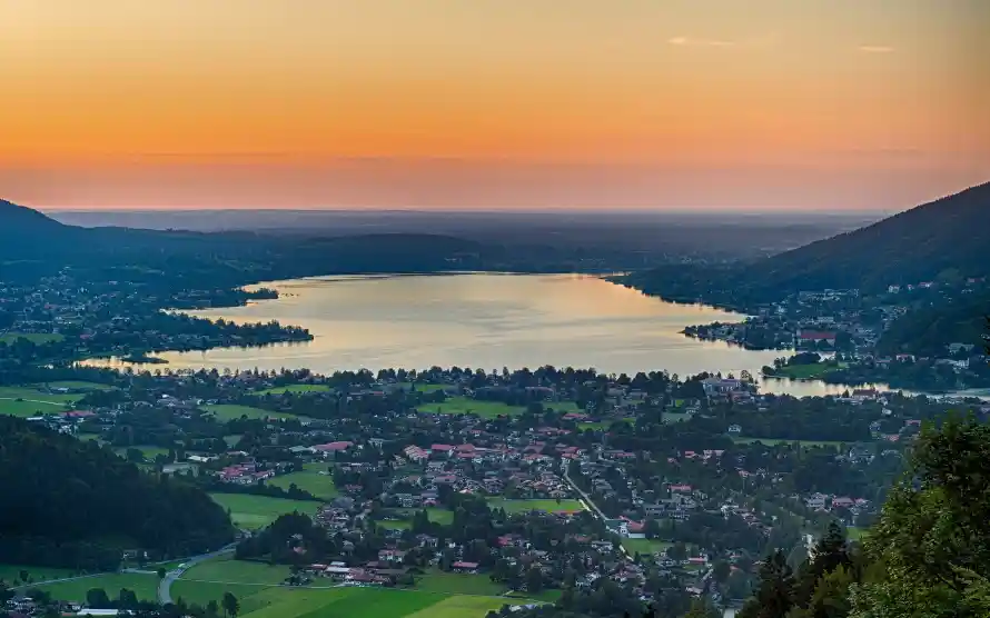 4k俯瞰壁纸-湖光山色 - 小镇-自然风光壁纸分享「哲风壁纸」