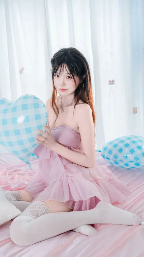 4k卧室壁纸 - 床 - 坐姿 - 少女「哲风壁纸」