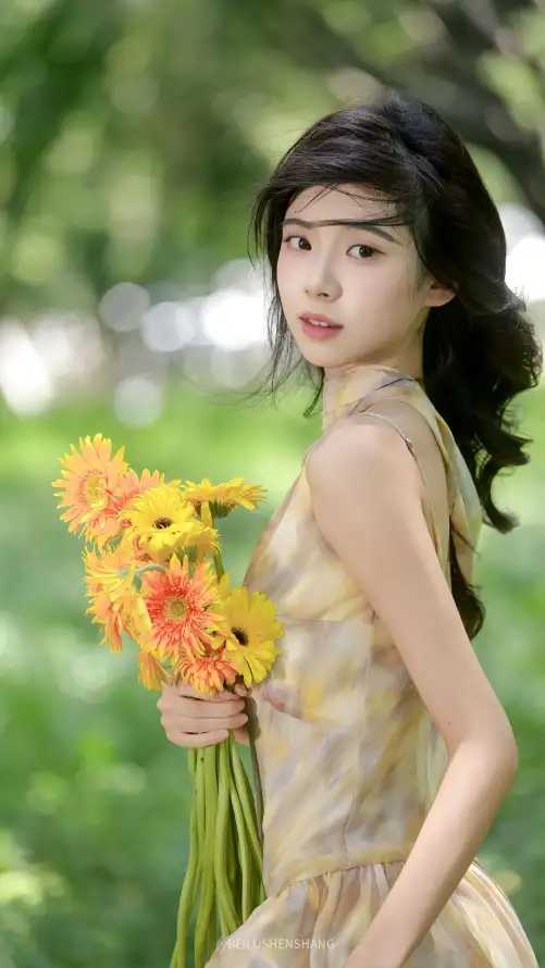 4k写真壁纸 - 回眸 - 少女 - 户外「哲风壁纸」