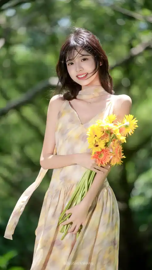 4k夏日壁纸 - 户外 - 捧花 - 森系「哲风壁纸」