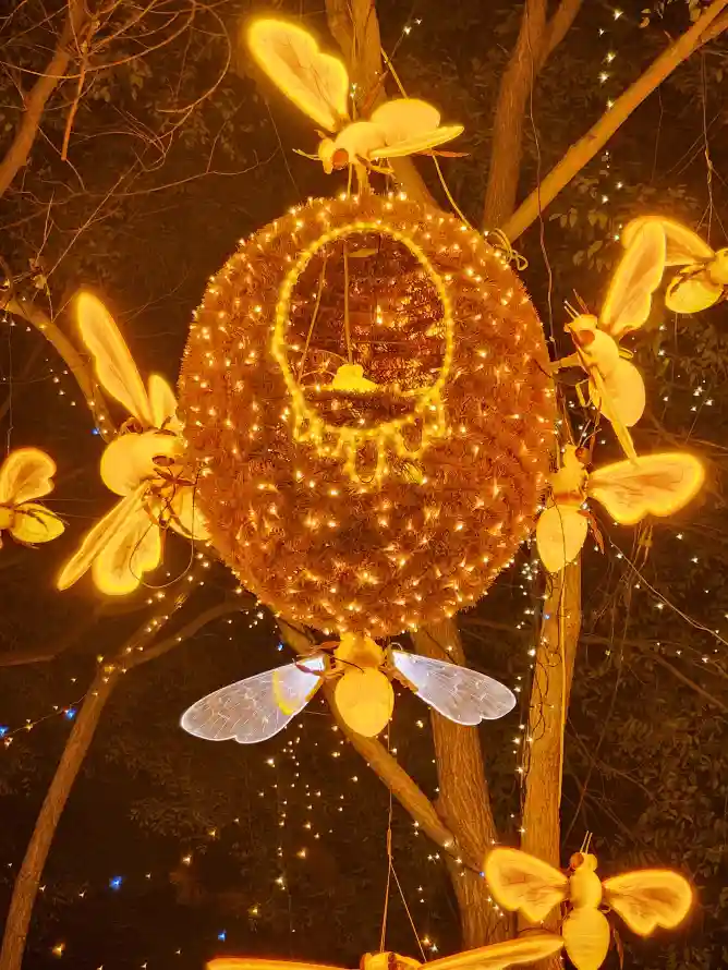 4k夜景壁纸 - 户外 - 暖光 - 树木「哲风壁纸」