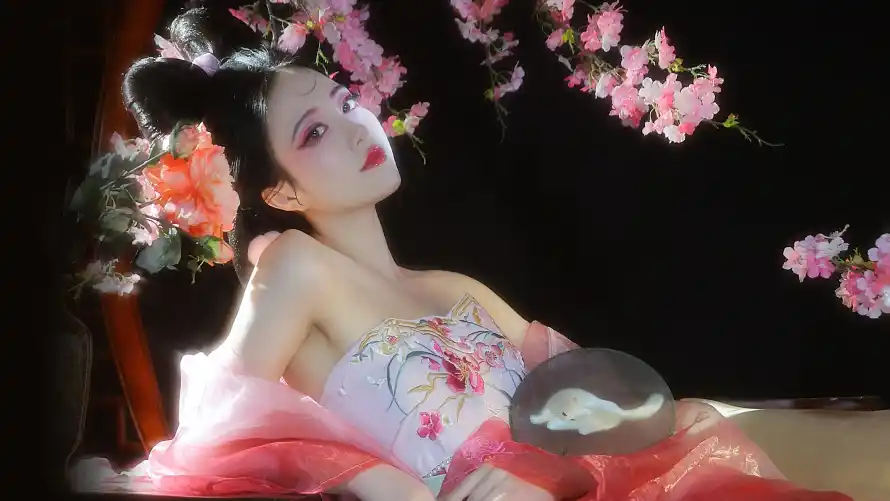 4k古装壁纸-花钿妆壁纸和团扇-古典美人热门的壁纸「哲风壁纸」