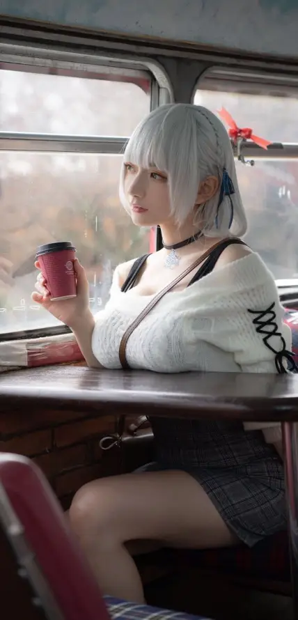 4k项圈壁纸 - 白发 - 美女 - 列车「哲风壁纸」