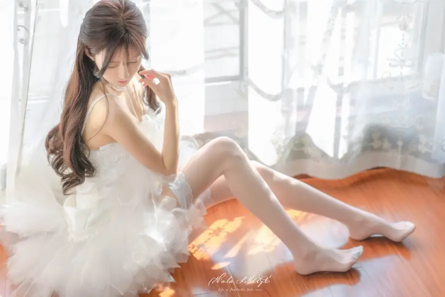 4k光影壁纸 - 坐姿 - 少女 - 暖光「哲风壁纸」 4k光影壁纸 - 坐姿 - 少女 - 暖光「哲风壁纸」