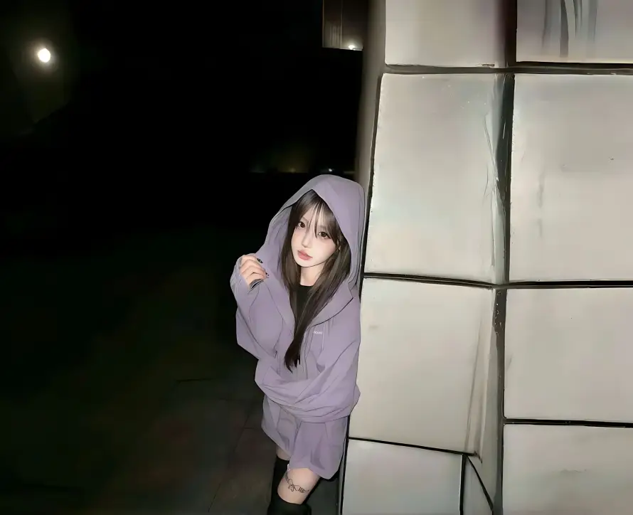 4k户外壁纸 - 晚上 - 美女 - 路灯「哲风壁纸」