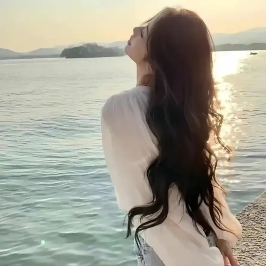 4k侧脸壁纸 - 夕阳 - 微风 - 江景「哲风壁纸」