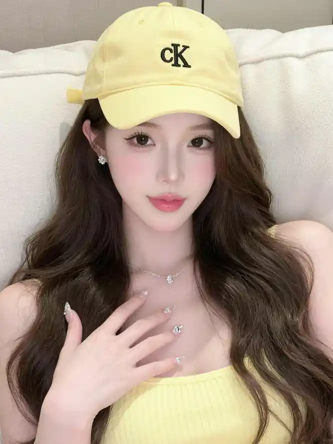 4k卷发壁纸 - 吊带 - 女生 - 好看「哲风壁纸」