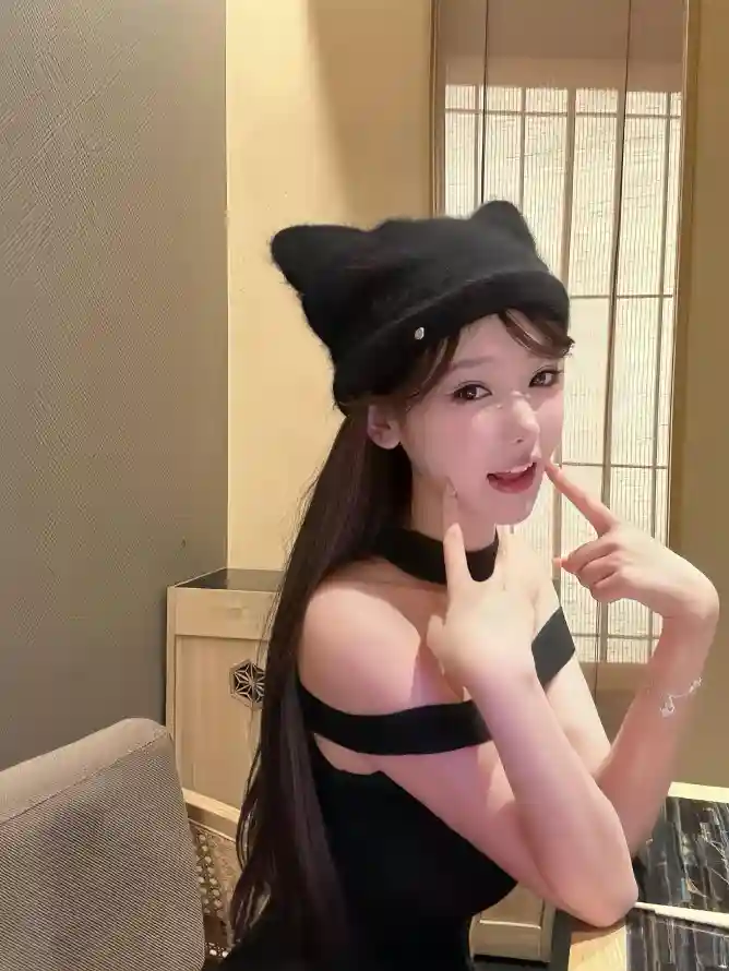 4k长发壁纸 - 项圈 - 少女感 - 可爱手势「哲风壁纸」