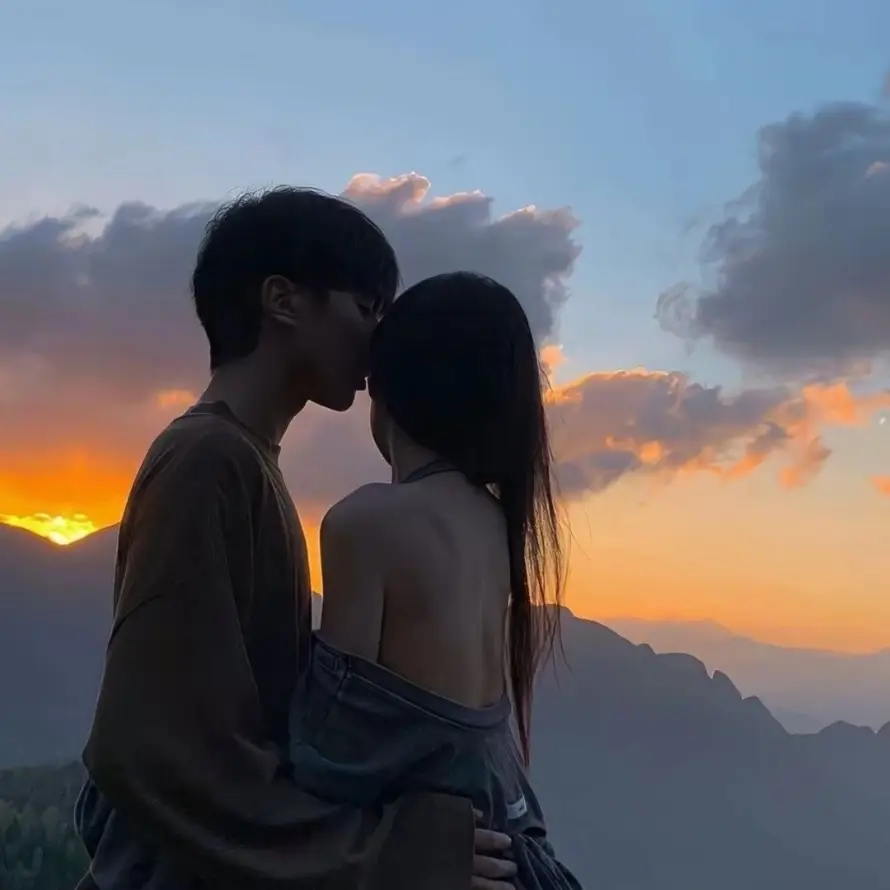 4k云朵壁纸 - 亲密 - 剪影 - 夕阳「哲风壁纸」