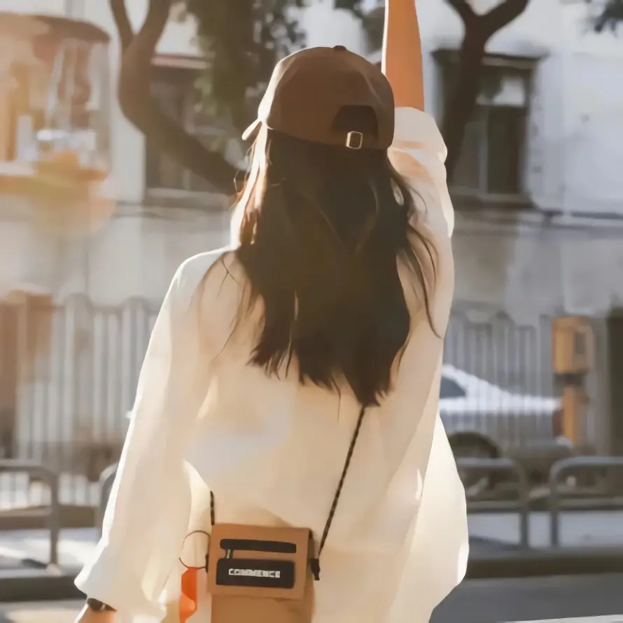 4k午后壁纸 - 女生 - 室外 - 抬手「哲风壁纸」