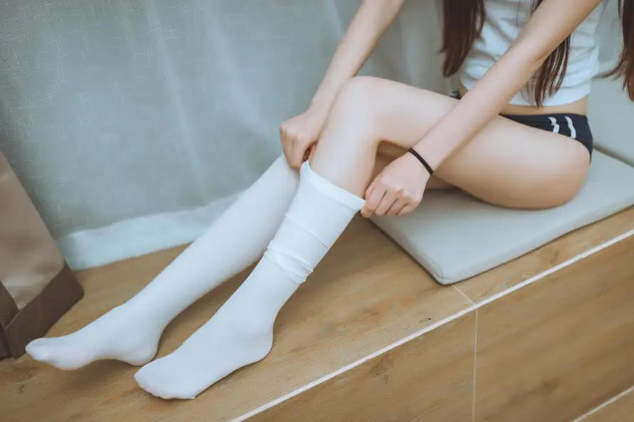 4k写真壁纸 - 坐姿 - 少女 - 居家「哲风壁纸」