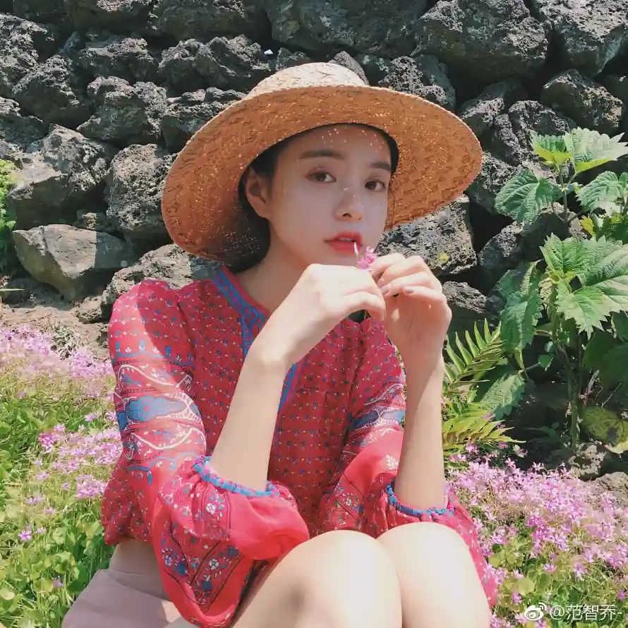 4k人像壁纸 - 坐姿 - 少女 - 户外「哲风壁纸」
