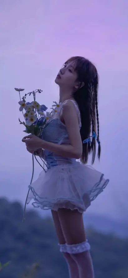 4k仰头壁纸 - 写真 - 好看 - 山间「哲风壁纸」