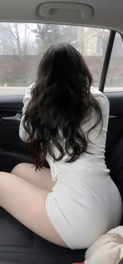 4k性感壁纸 - 美女 - 背影 - 车内「哲风壁纸」