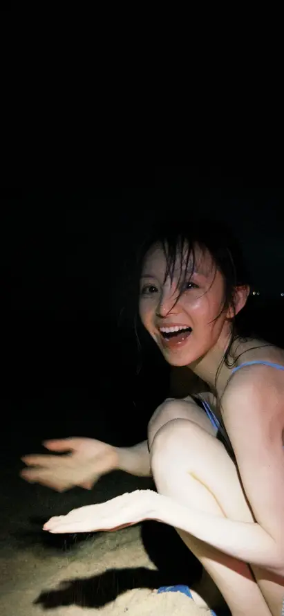 4k夜晚壁纸 - 捧沙 - 沙滩 - 海边「哲风壁纸」