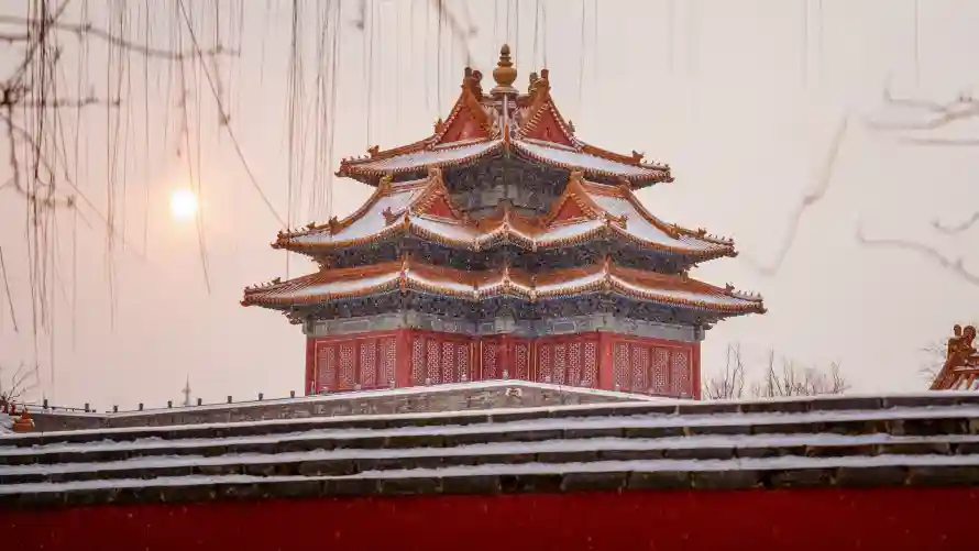 4k冬日壁纸-古城 - 暖阳-枯枝「哲风壁纸」
