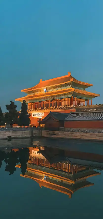 4k夜景壁纸 - 灯火 - 红墙 - 蓝天「哲风壁纸」