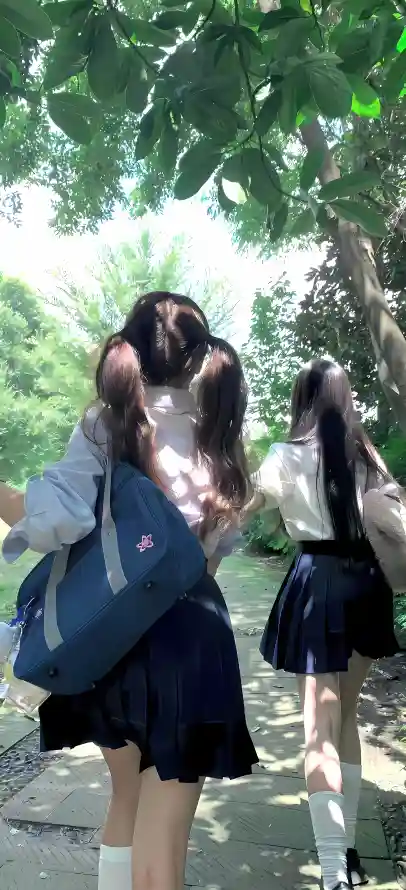 4kjk壁纸 - 书包 - 奔跑 - 少女「哲风壁纸」