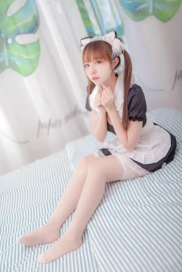 4k坐姿壁纸 - 女仆 - 室内 - 少女「哲风壁纸」