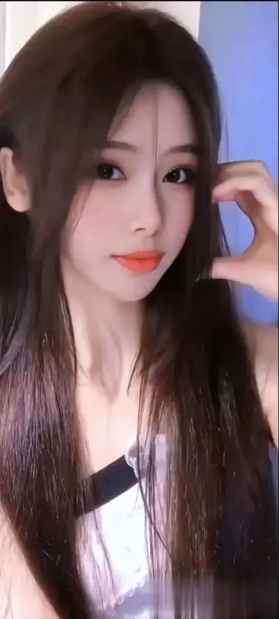 4k吊带壁纸 - 红唇 - 美女 - 自拍「哲风壁纸」