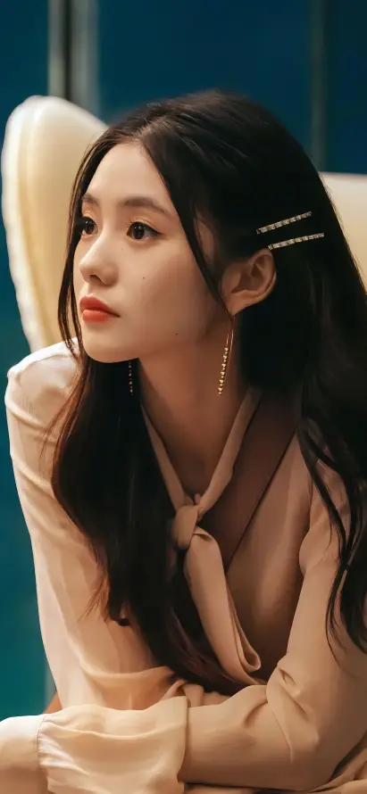 4k侧颜壁纸 - 红唇 - 美女 - 长发「哲风壁纸」