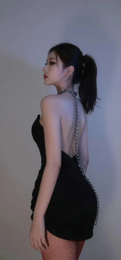 4k冷调壁纸 - 暗调 - 红唇 - 美女「哲风壁纸」
