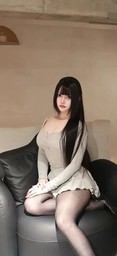 4k坐姿壁纸 - 居家 - 沙发 - 美女「哲风壁纸」