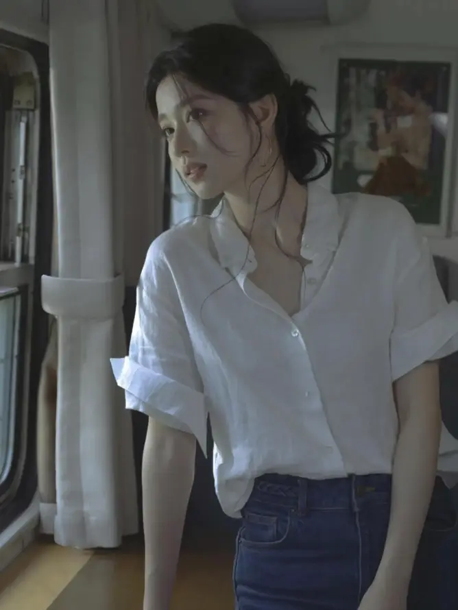 4k侧脸壁纸 - 室内 - 少女 - 碎发「哲风壁纸」