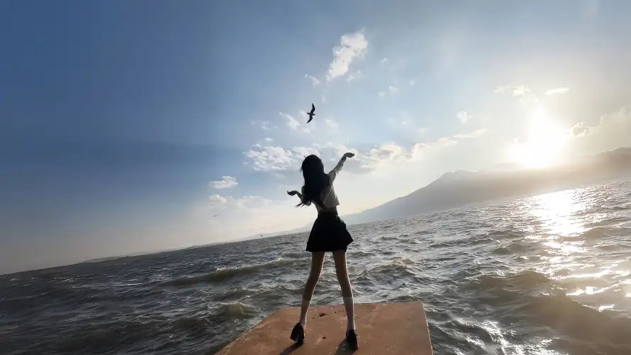 5k度假壁纸-海边 - 海面-美女「哲风壁纸」