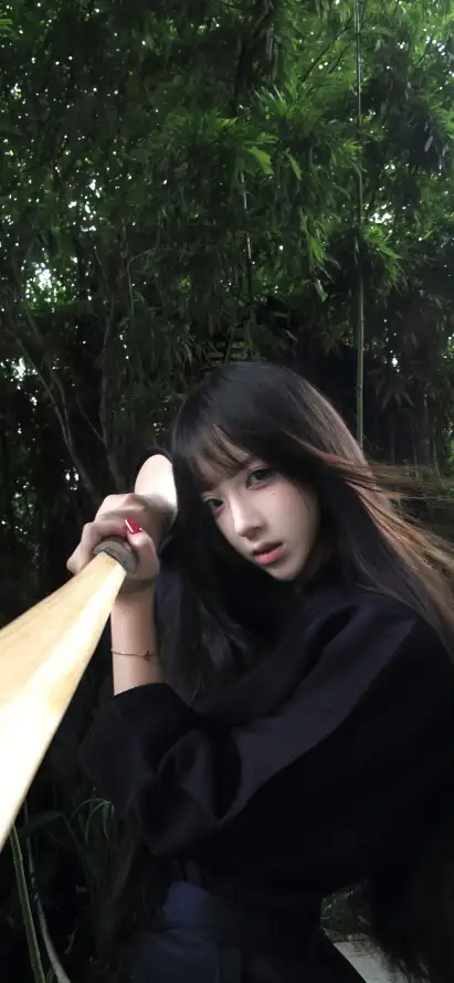 4k冷感壁纸 - 少女 - 户外 - 树林「哲风壁纸」