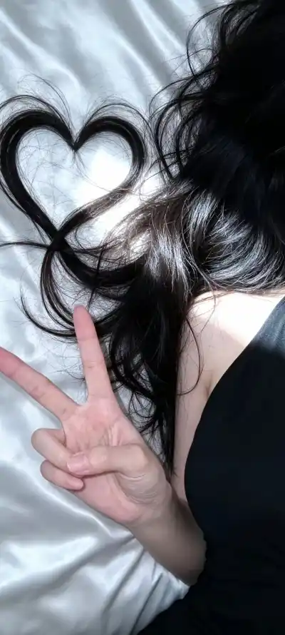 4k长发壁纸 - 卷发 - 美女 - 自拍「哲风壁纸」