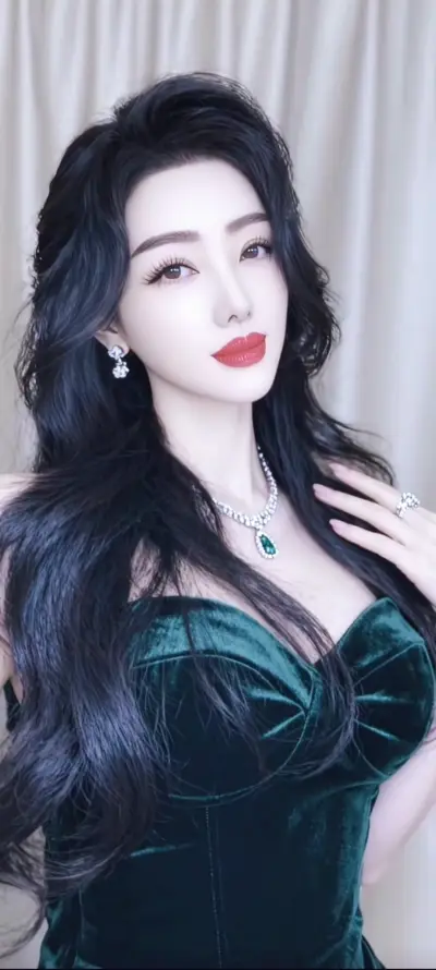 4k优雅壁纸 - 红唇 - 美女 - 长卷发「哲风壁纸」